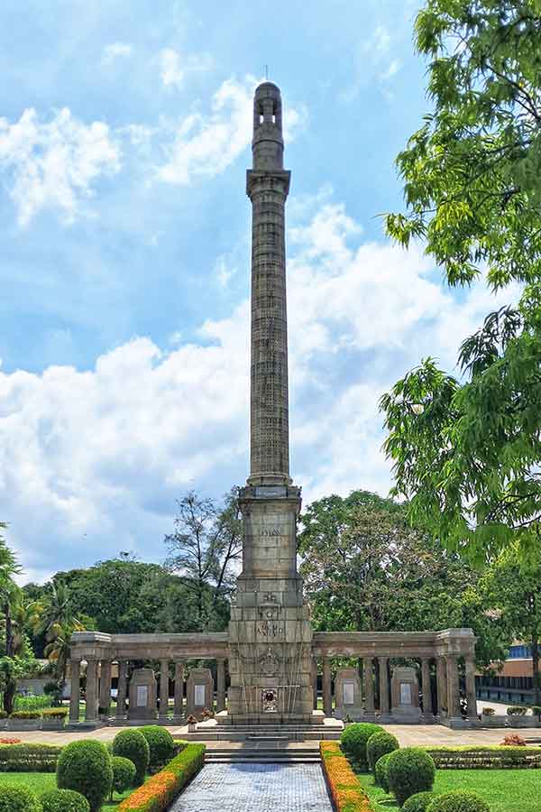 The Cenotaph World War I Memorial in Colombo. The large cenotaph is in a manicured garden surrounded by memorial stones with name plaques on them. 