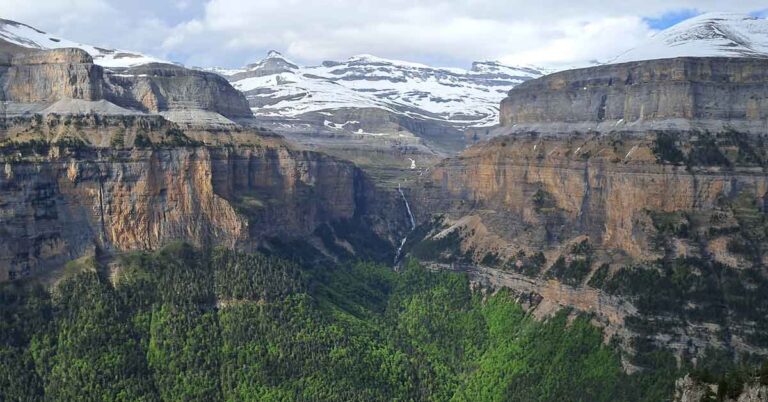 Landscape of Ordesa y Monte Perdido National Park one of the best things to see in Aragon.