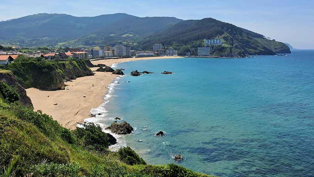 White sandy beach of Playa de Bakio less than 20km from Bilbao centre, perfect for swimming, snorkelling and SUP.