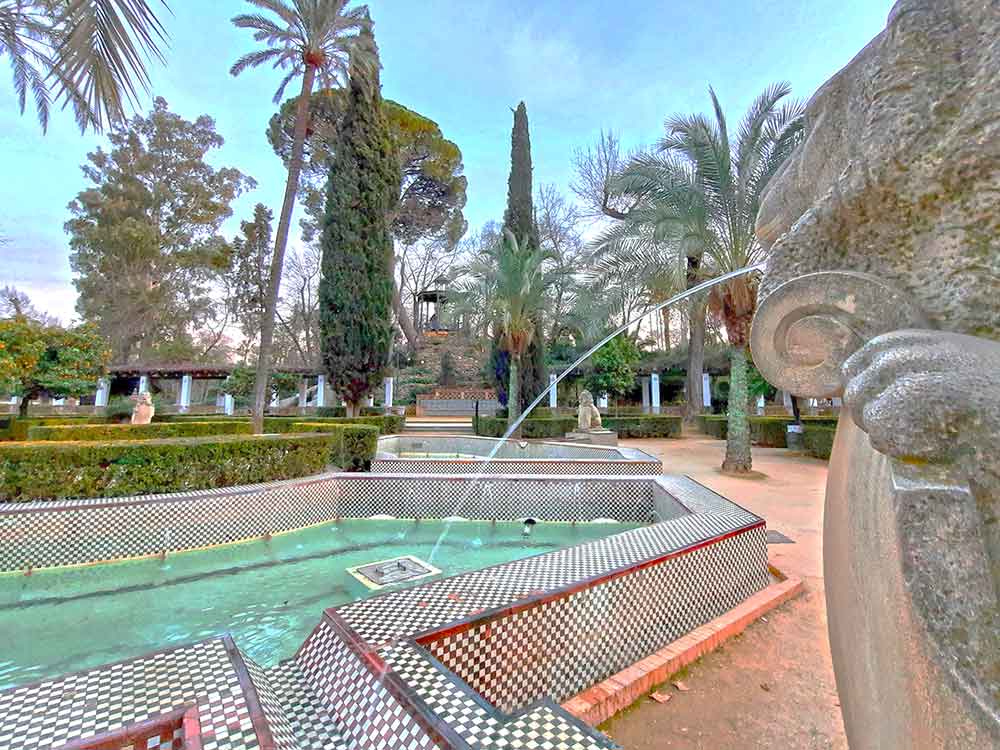 Fountains inside Parque de María Luisa