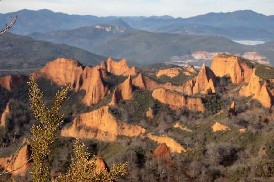Las Médulas Gold Mine, Castile and León Panoramic view of Las Médulas in León, Spain, a UNESCO World Heritage Site where Romans once mined gold, with striking red rock formations and mountain backdrop.