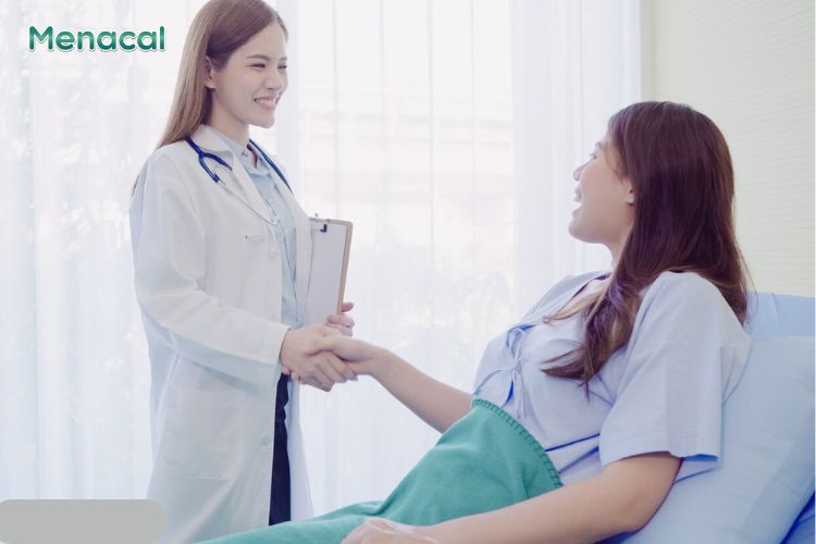 Mẹ cần đến gặp ngay bác sĩ nếu có các biểu hiện đau của viêm ruột thừa