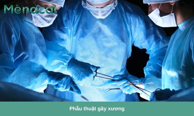 Phẫu thuật thường được thực hiện trong trường hợp gãy xương phức tạp
