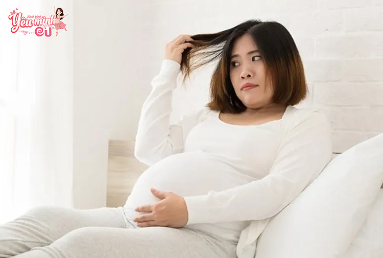 Mẹ bầu cũng dễ nhận thấy sự thay đổi rõ rệt ở tóc, da và vóc dáng