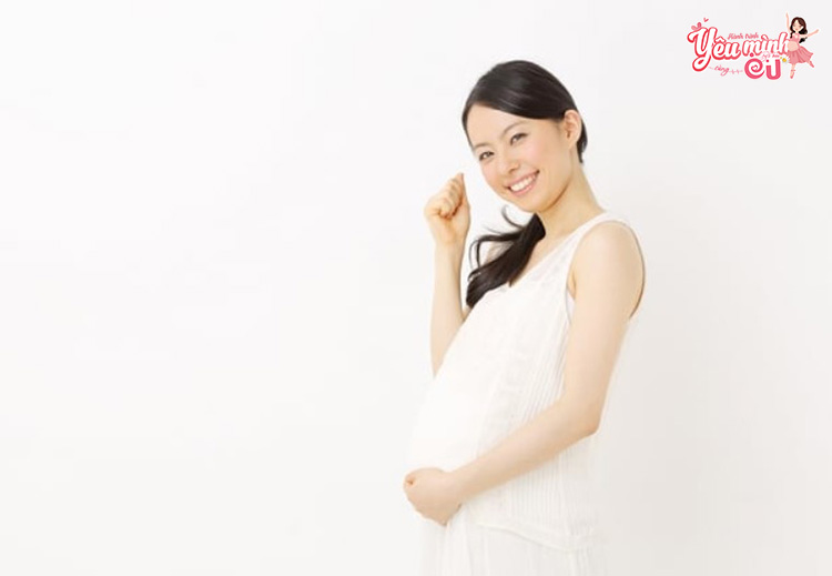 Mẹ cũng có thể soi gương và tự nói với mình những câu tích cực