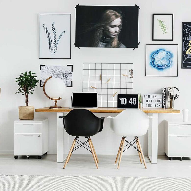 Văn phòng hiện đại, trang trí sáng tạo, nội thất tối giản phù hợp không gian làm việc chuyên nghiệp.