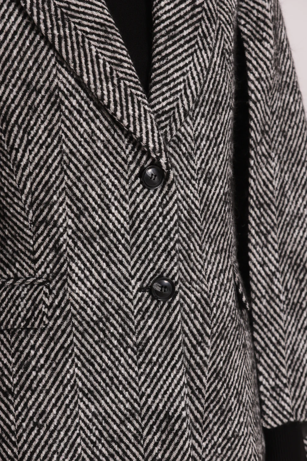 CAPA CON MANGAS DE ESPIGA Y FLOR EN EL CUELLO - Imagen 7