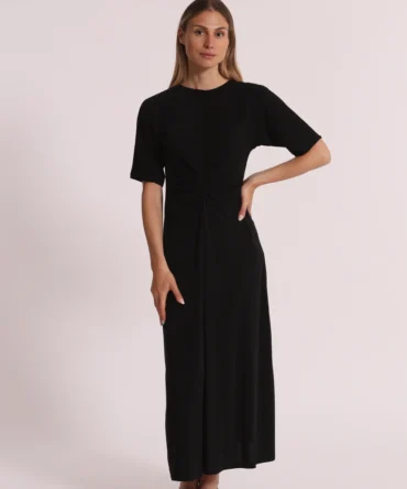 VESTIDO LARGO CON MANGAS TRES CUARTOS