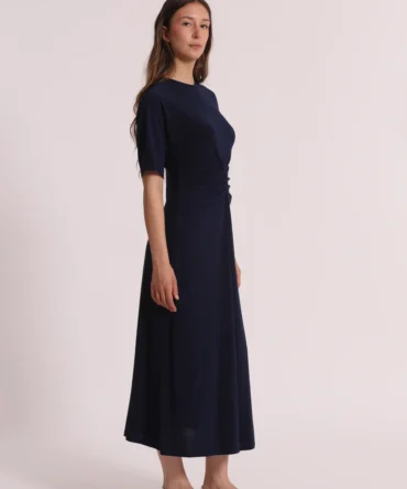 VESTIDO LARGO CON MANGAS TRES CUARTOS