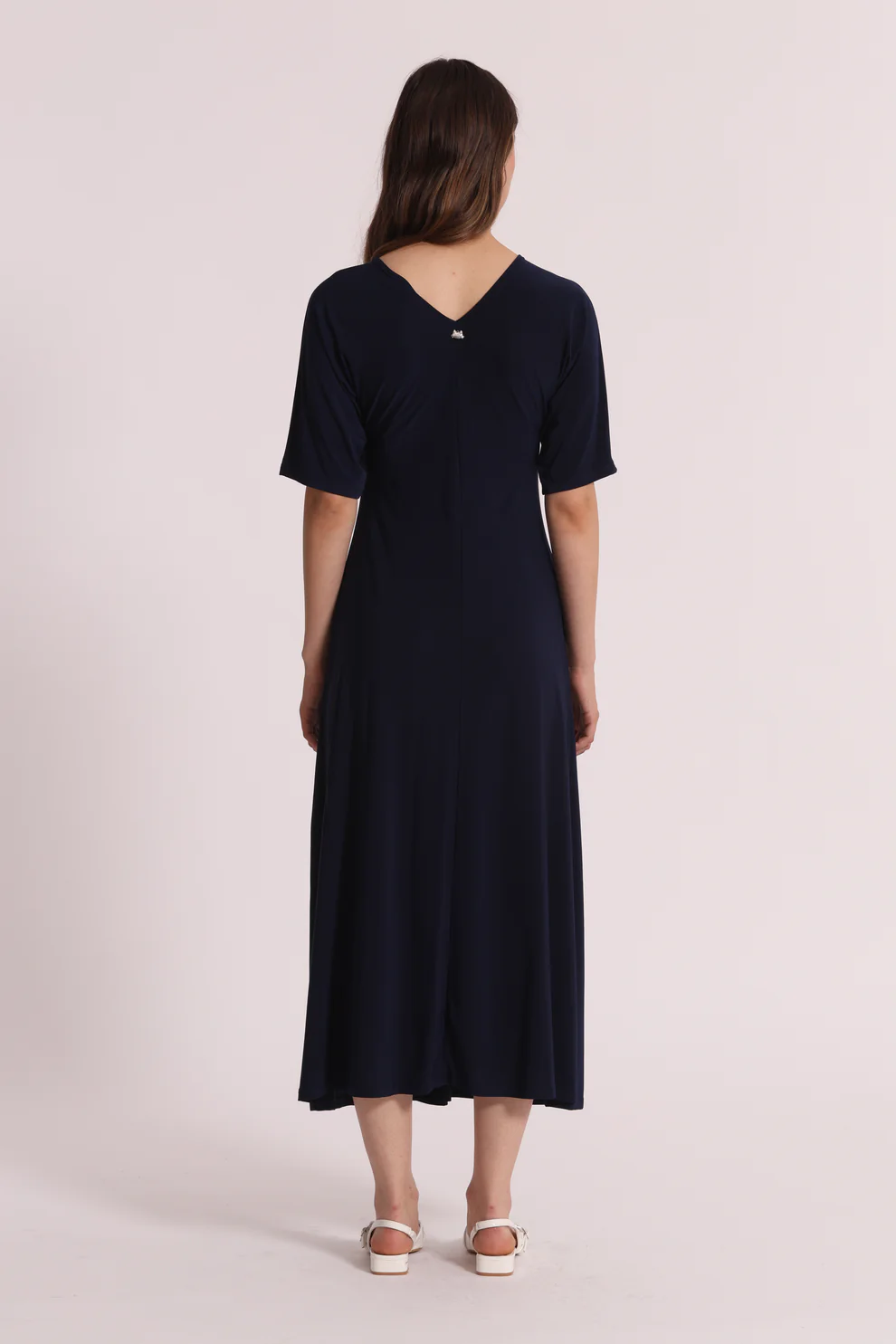 VESTIDO LARGO CON MANGAS TRES CUARTOS