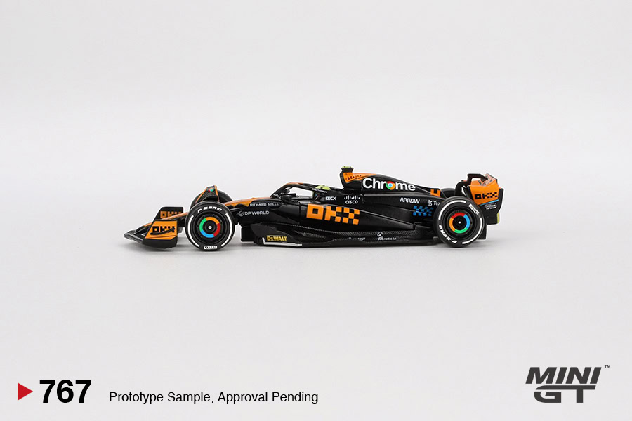 1:64 McLaren MCL60 #4 2023 F1 Japanese GP 2nd Place Lando Norris - obrazek 4