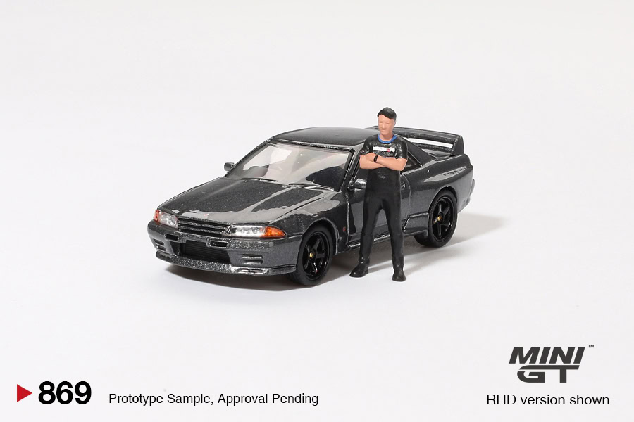 1:64 Nissan Skyline GT-R (R32) Nismo Gunmetal w/ Matsuda Figure