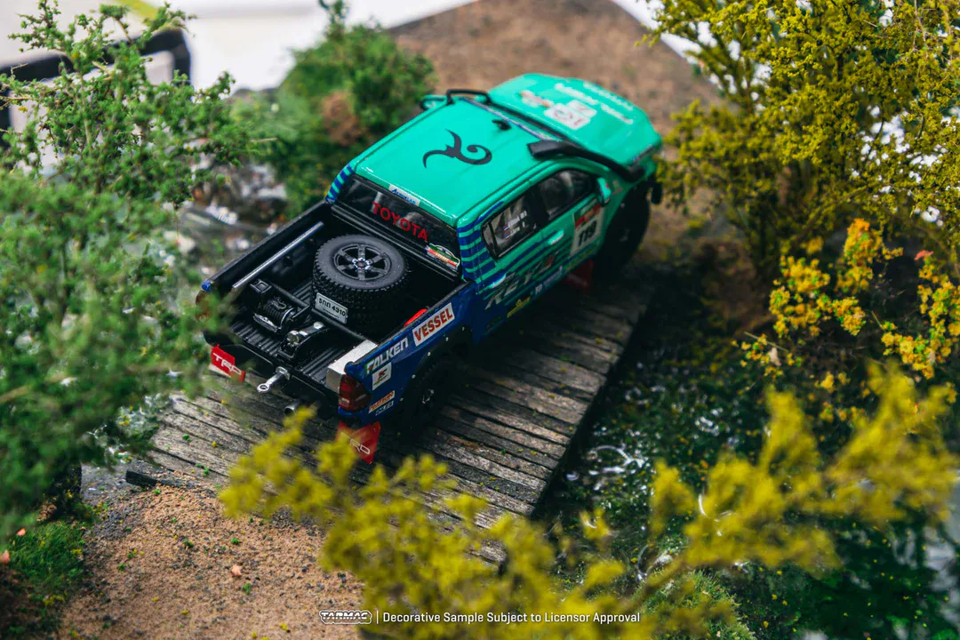 1:64 TOYOTA HILUX AXCR 2017 - obrazek 7