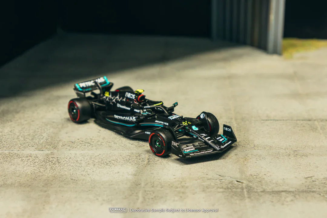 1:64 Mercedes-AMG F1 W14 Performance Hungarian Grand Prix 2023 Pole Position Lewis Hamilton - obrazek 6