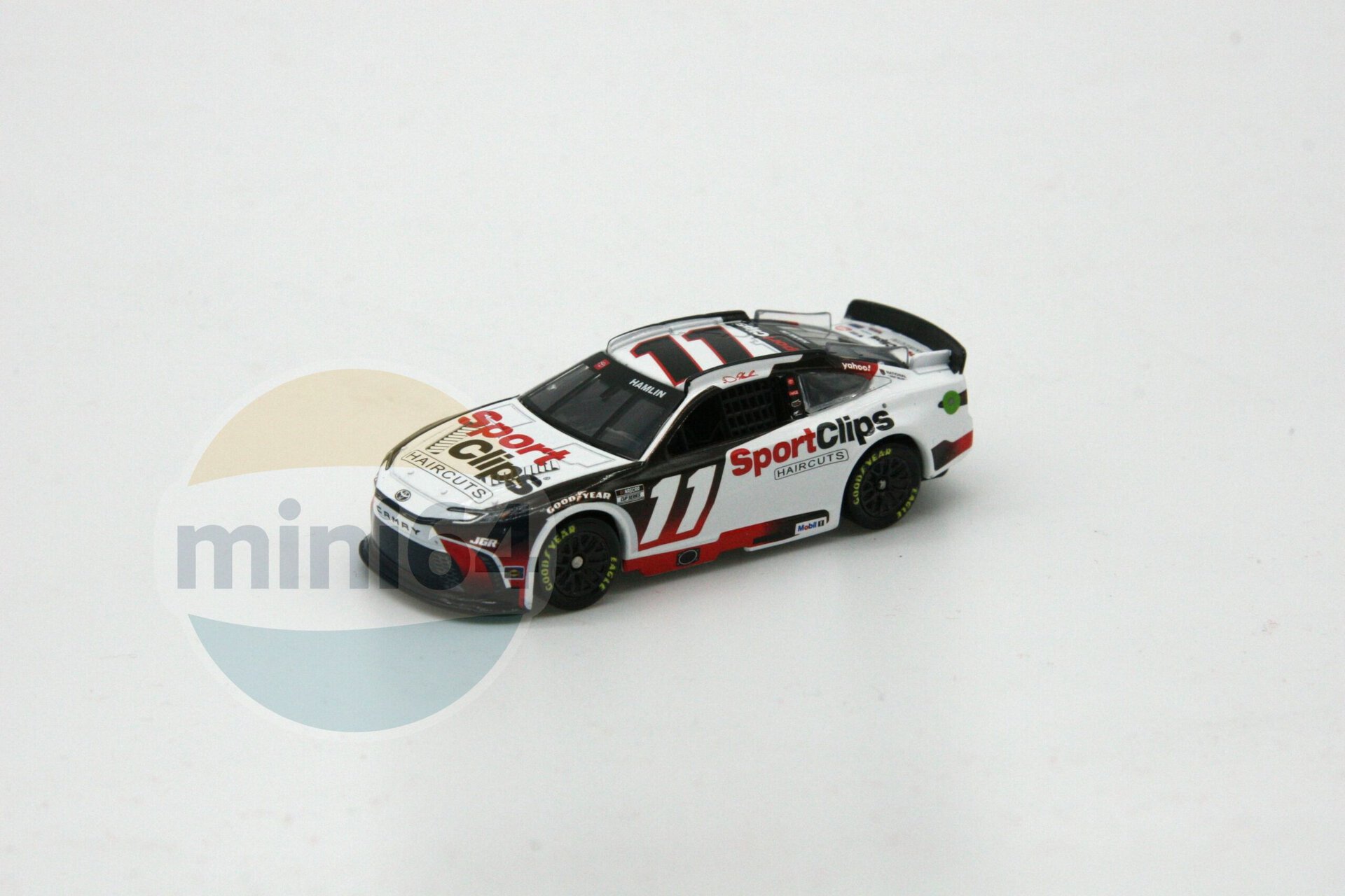 1:64 Toyota Camry #11 2025 Denny Hamlin - obrazek 3