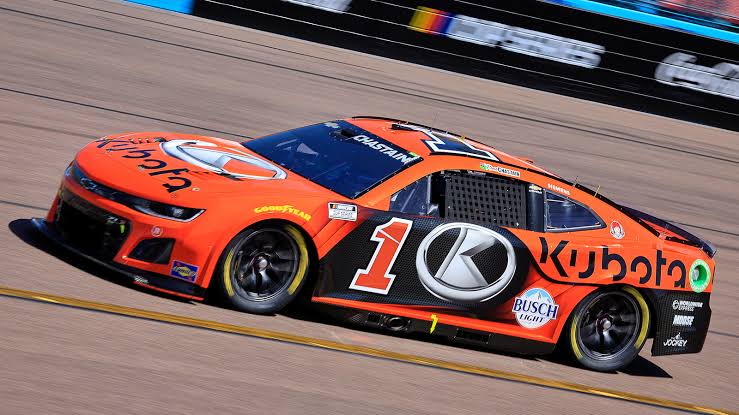 1:64 Ross Chastain #1 Kubota 2025 Chevrolet - obrazek 2