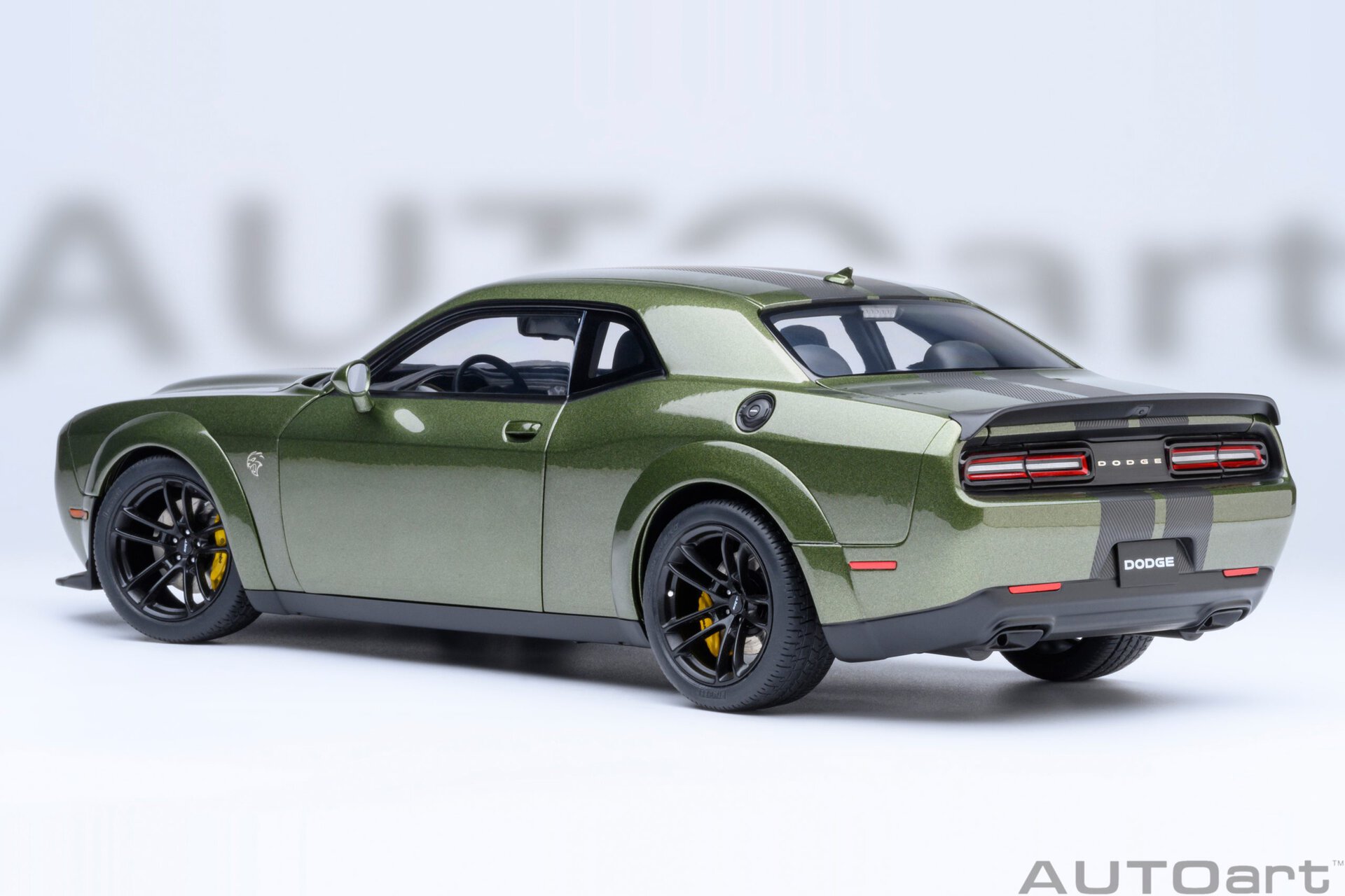 1:18 Dodge Challenger SRT JAILBREAK 2022 (F8 Green) - obrazek 7