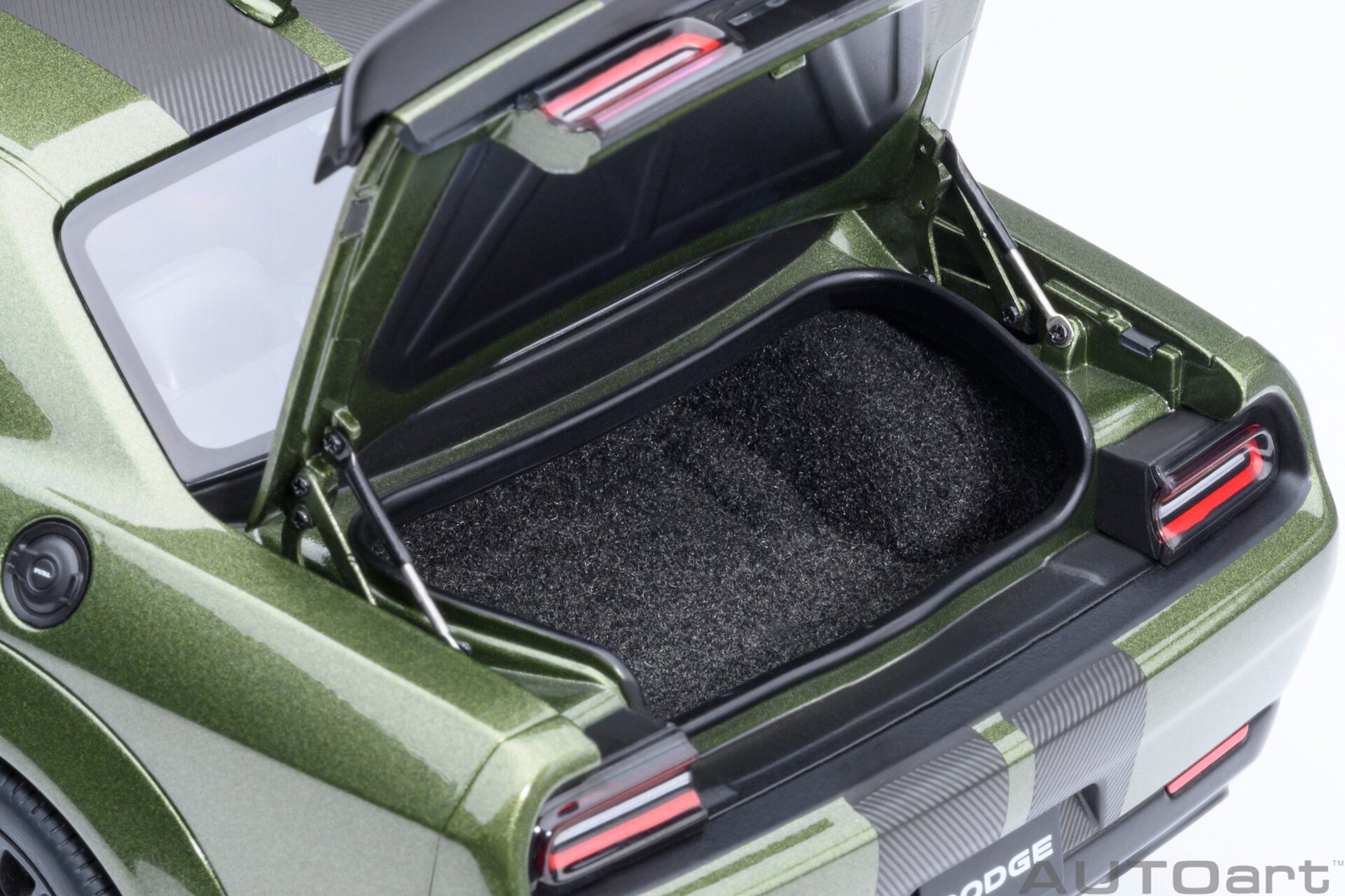 1:18 Dodge Challenger SRT JAILBREAK 2022 (F8 Green) - obrazek 18