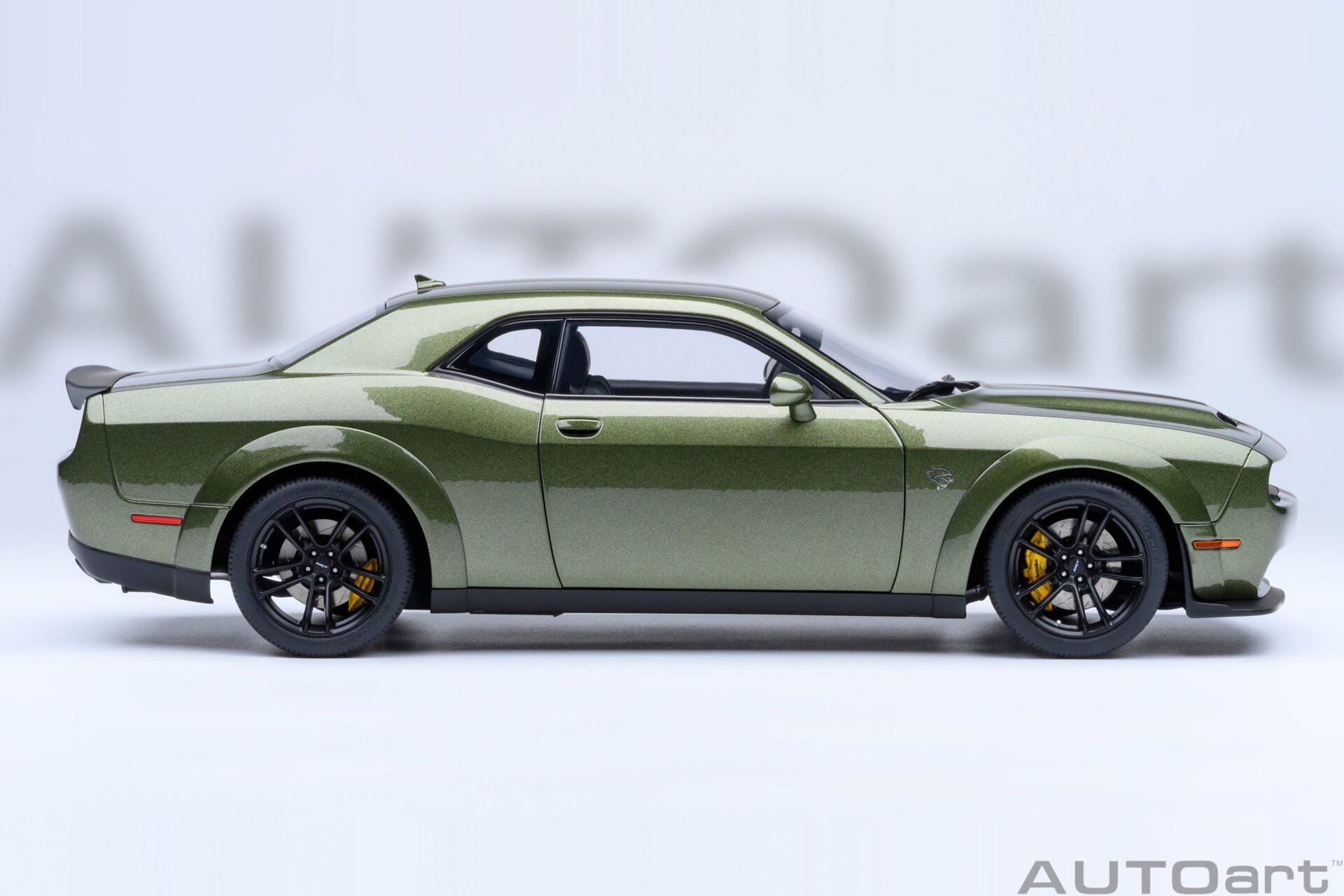 1:18 Dodge Challenger SRT JAILBREAK 2022 (F8 Green) - obrazek 9