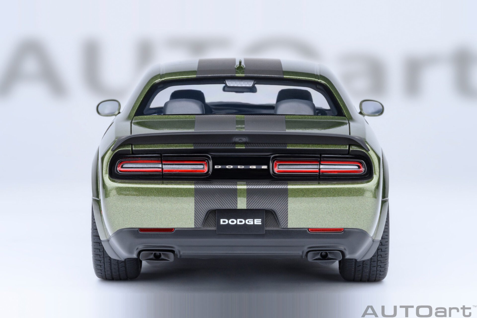 1:18 Dodge Challenger SRT JAILBREAK 2022 (F8 Green) - obrazek 11
