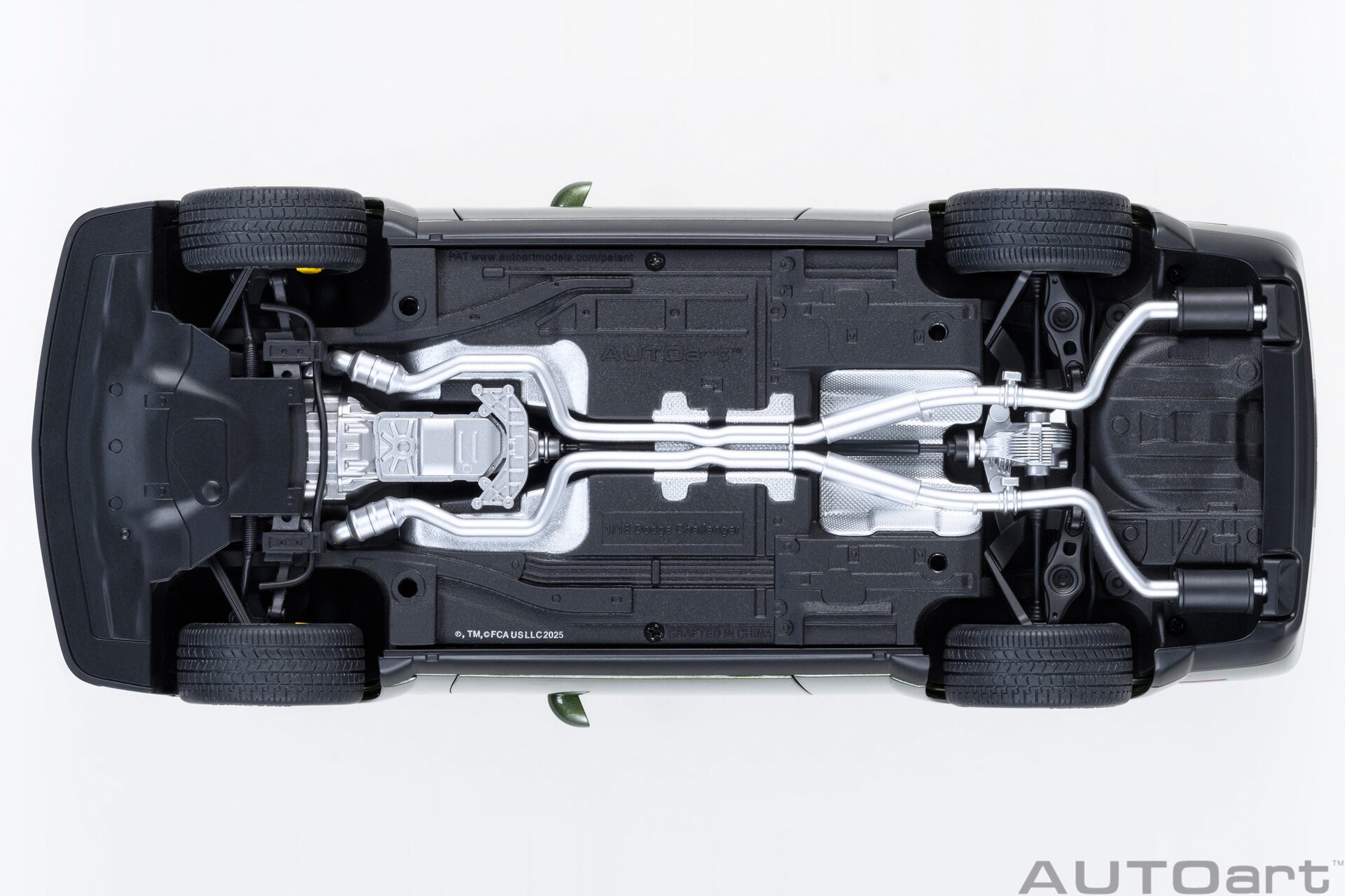 1:18 Dodge Challenger SRT JAILBREAK 2022 (F8 Green) - obrazek 13