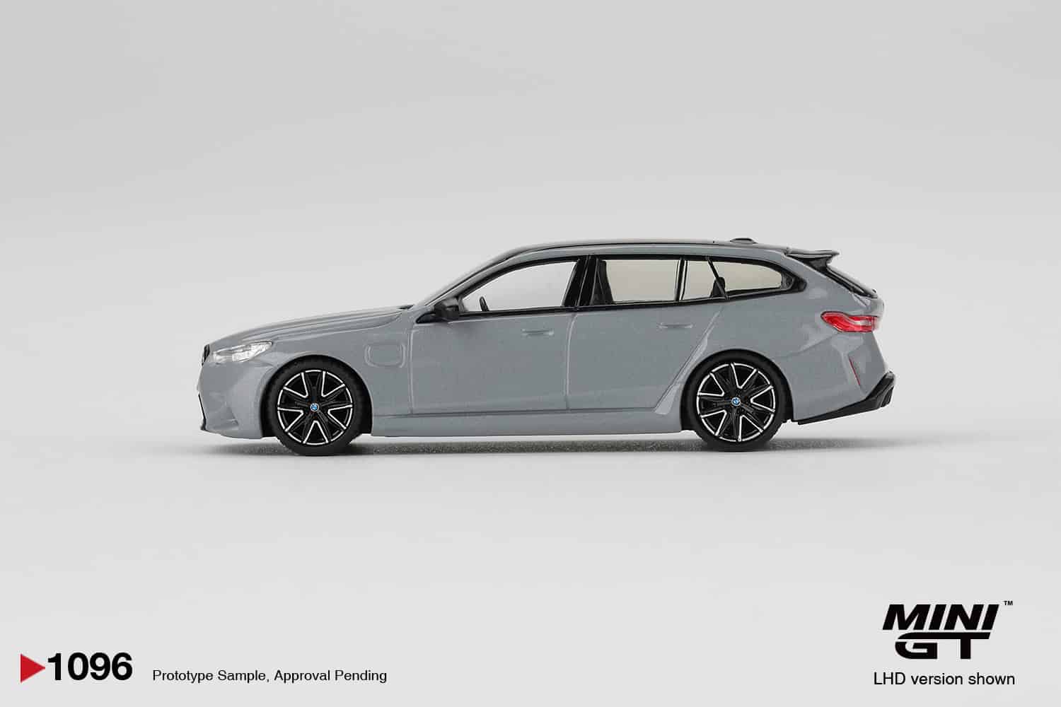 1:64 BMW M5 Touring Brooklyn Grey Metallic - obrazek 4