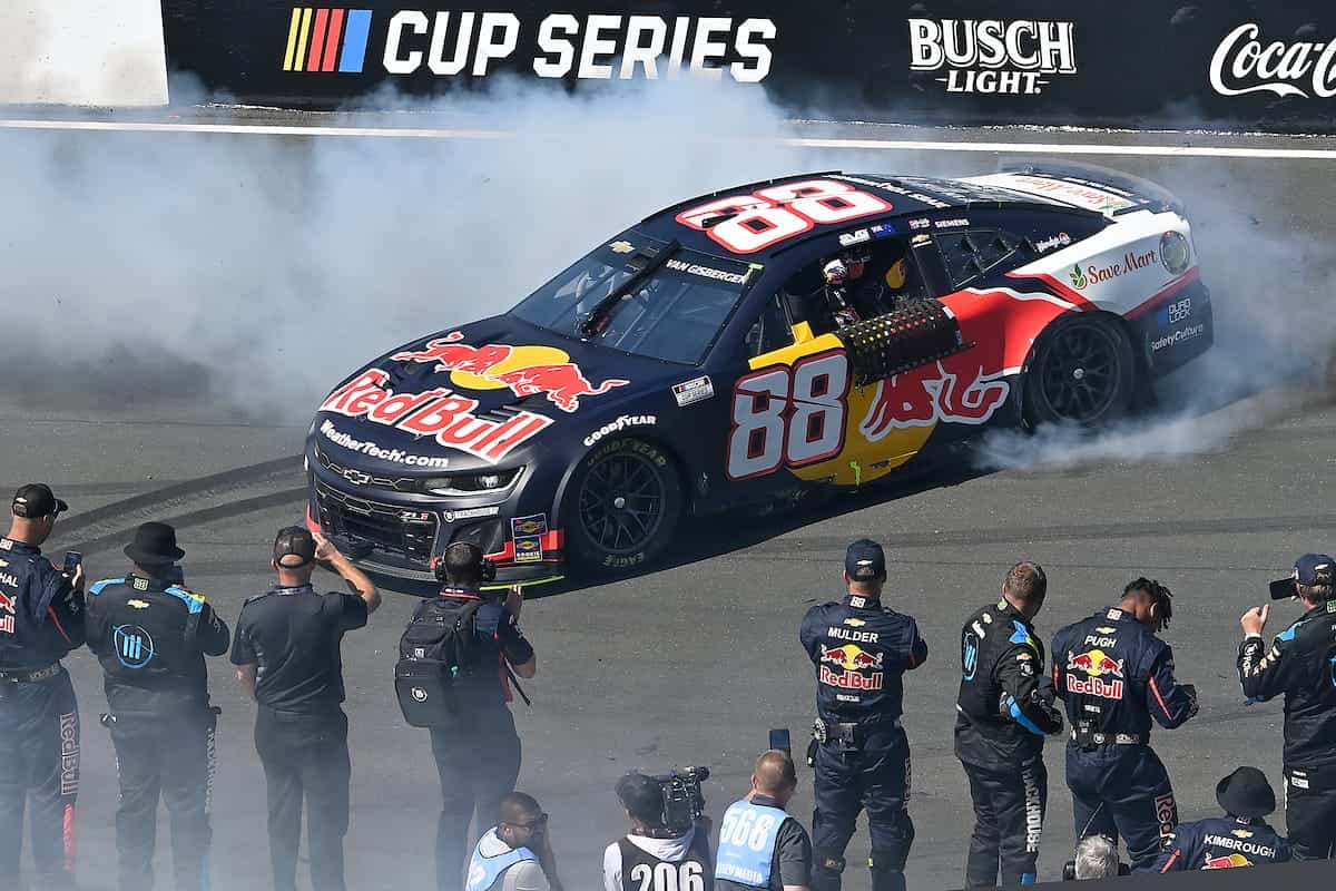 1:64 Shane Van Gisbergen #88 Red Bull Sonoma Win 2025 Chevrolet - obrazek 2