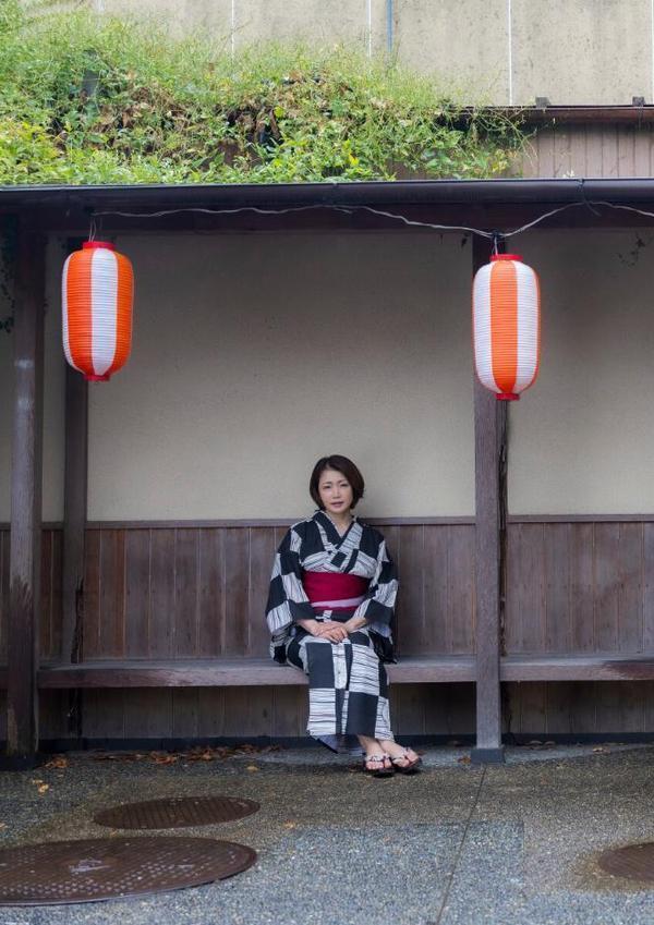 友田真希写真集『真希』 hitomiエロ漫画raw(同人誌)無料サンプル画像003