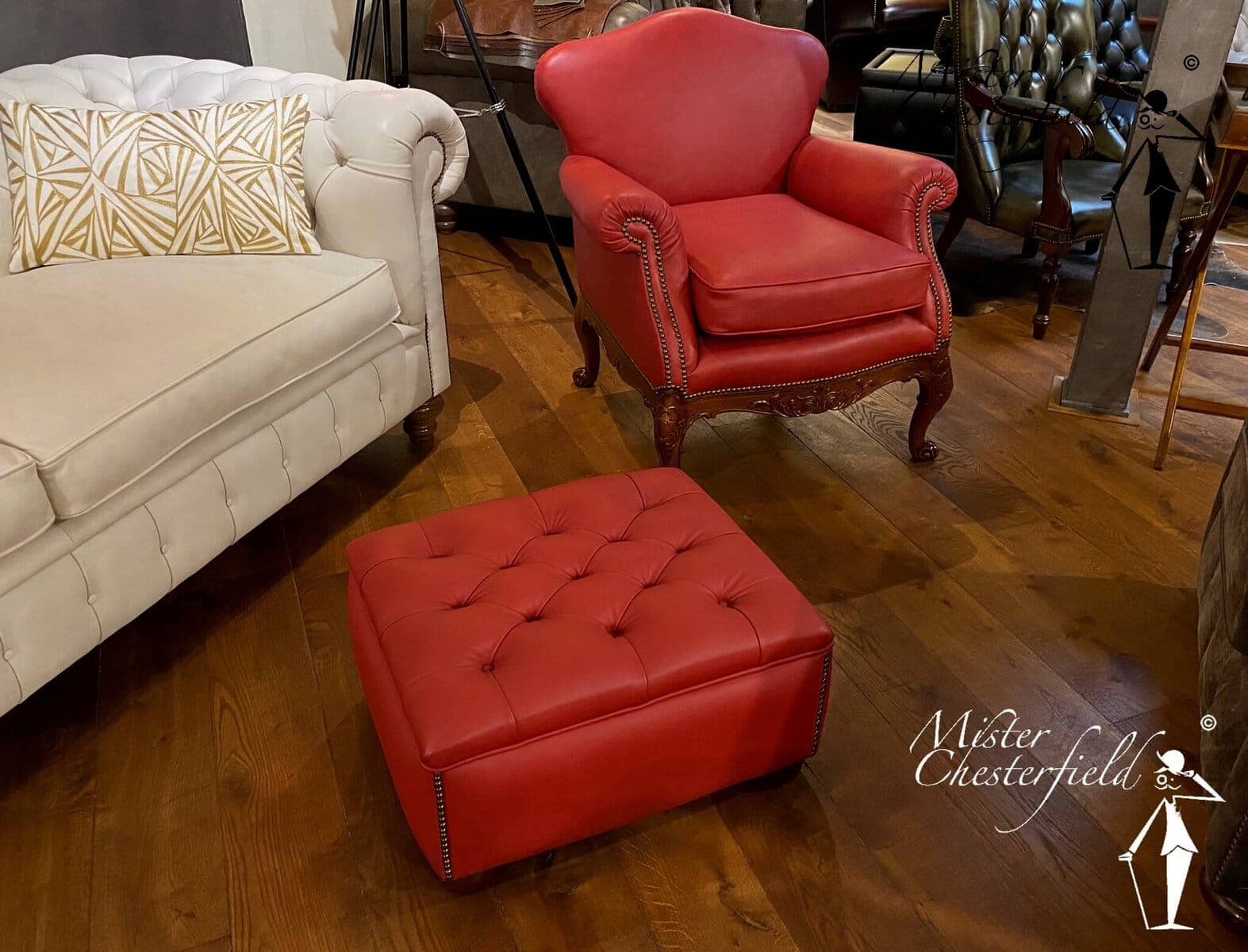 chesterfield_ottoman_hocker_box_rood_leder_automotive_leather_red