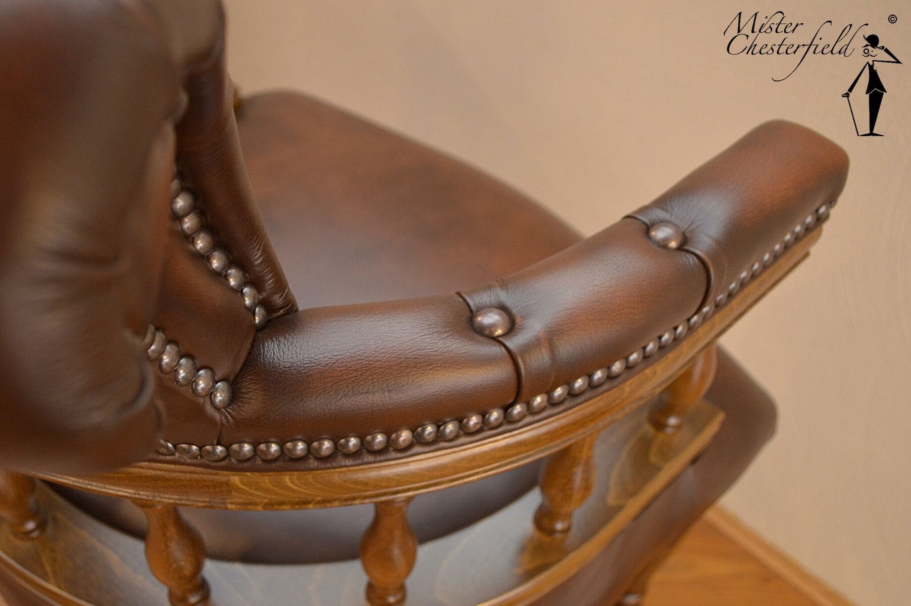 chesterfield_captains_chair_detail_1