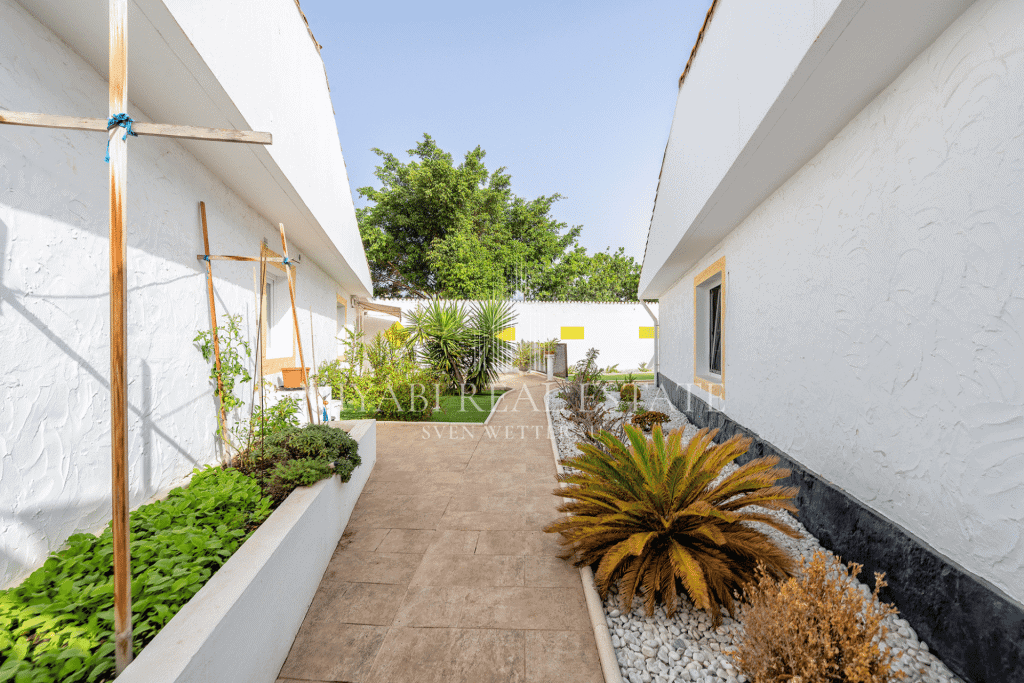 Residential complex with garden and swimming pool in Playa del Inglés