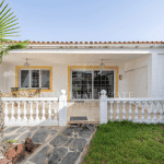 Residential complex with garden and swimming pool in Playa del Inglés