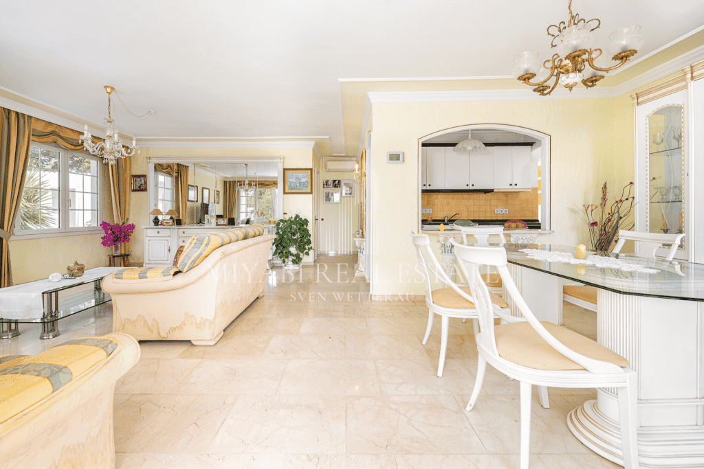 Residential complex with garden and swimming pool in Playa del Inglés