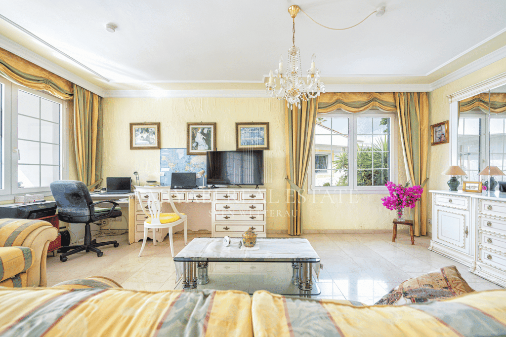 Residential complex with garden and swimming pool in Playa del Inglés
