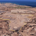 Parcela de 268.553 m² en una colina con vistas al campo de golf Meloneras, ideal para una futura construcción de lujo.