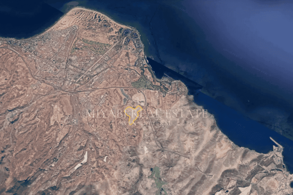 Parcela de 268.553 m² en una colina con vistas al campo de golf Meloneras, ideal para una futura construcción de lujo.