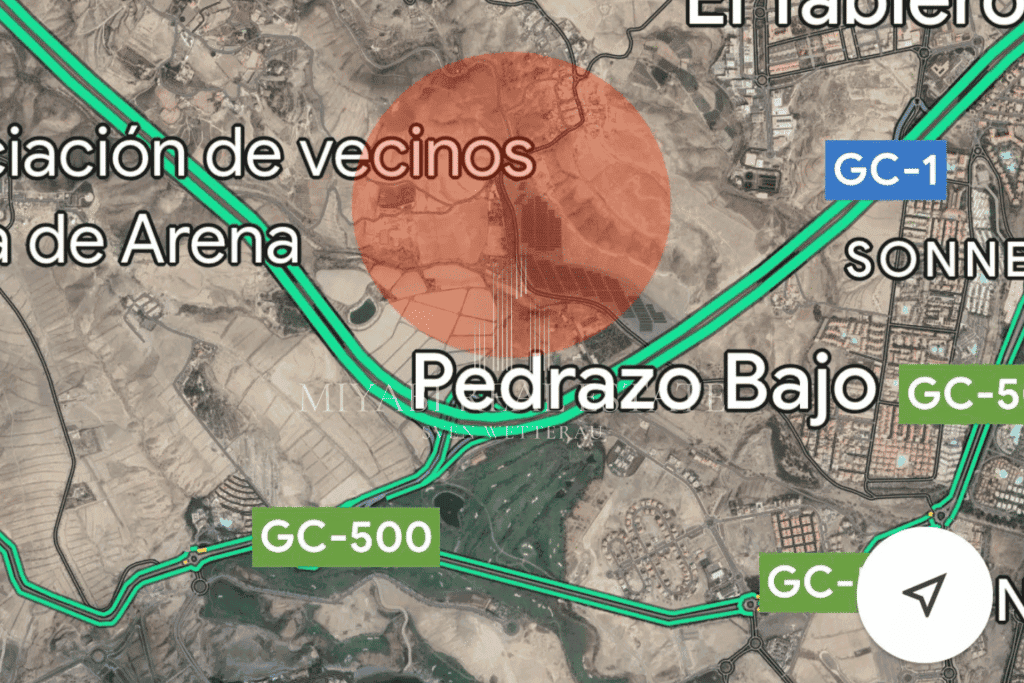 Parcela de 268.553 m² en una colina con vistas al campo de golf Meloneras, ideal para una futura construcción de lujo.