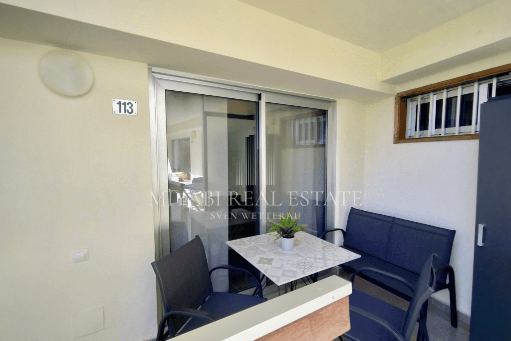 Renovierte Erdgeschosswohnung mit Terrasse, Pool und VV-Lizenz