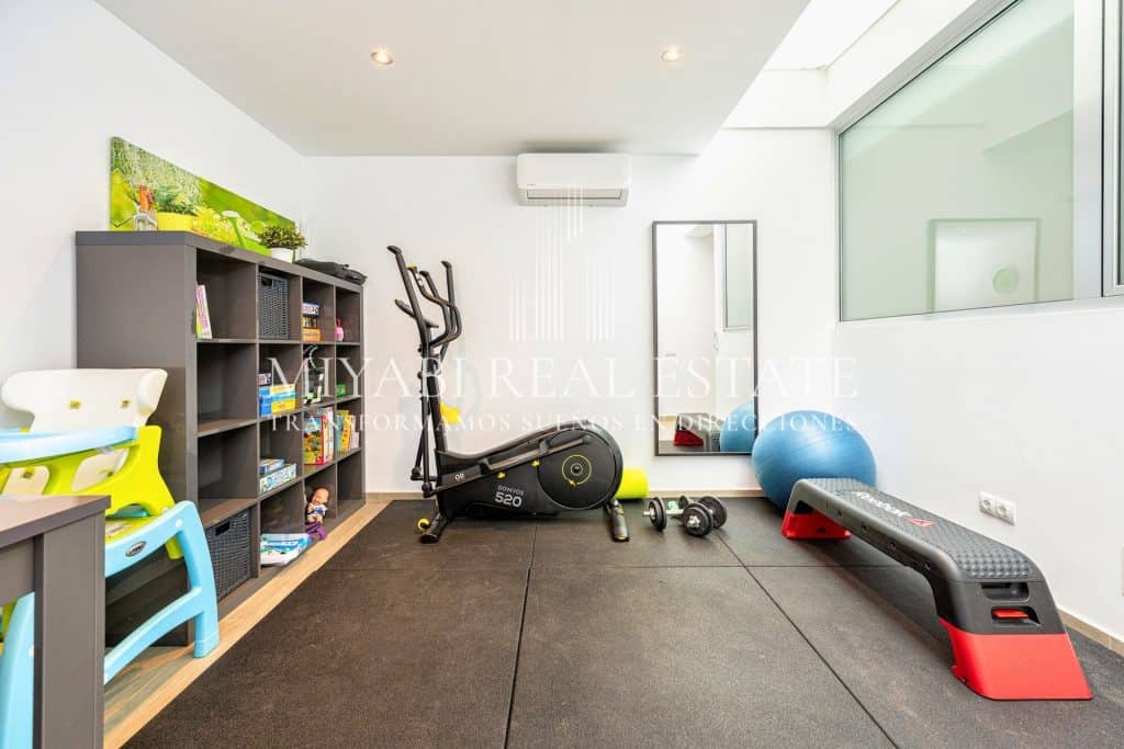 Fully Renovated 145 m² Apartment with Sea & City Views in Las Palmas de Gran Canaria