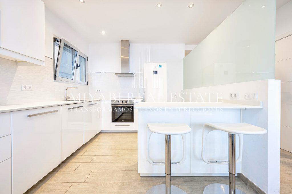 Fully Renovated 145 m² Apartment with Sea & City Views in Las Palmas de Gran Canaria