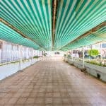 Restaurante con historia en Playa del Inglés – amplia terraza junto a piscina