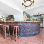 Restaurante con historia en Playa del Inglés – amplia terraza junto a piscina