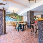 Restaurante con historia en Playa del Inglés – amplia terraza junto a piscina