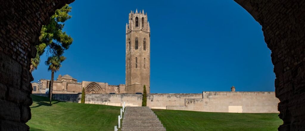 Campanario de la Seu Vella en Lérida, España.