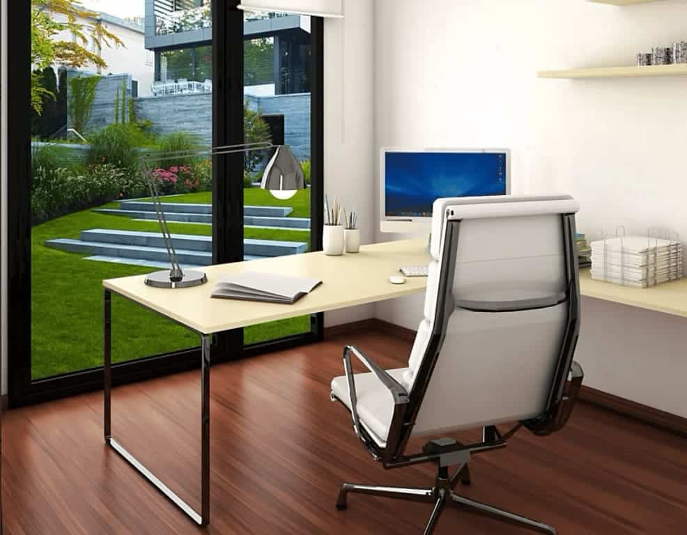 Oficina hogareña moderna con vista al jardín