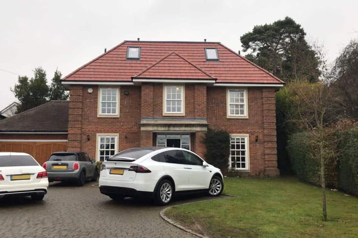 Buckinghamshire: two en-suite bedrooms with walk-in wardrobes, after