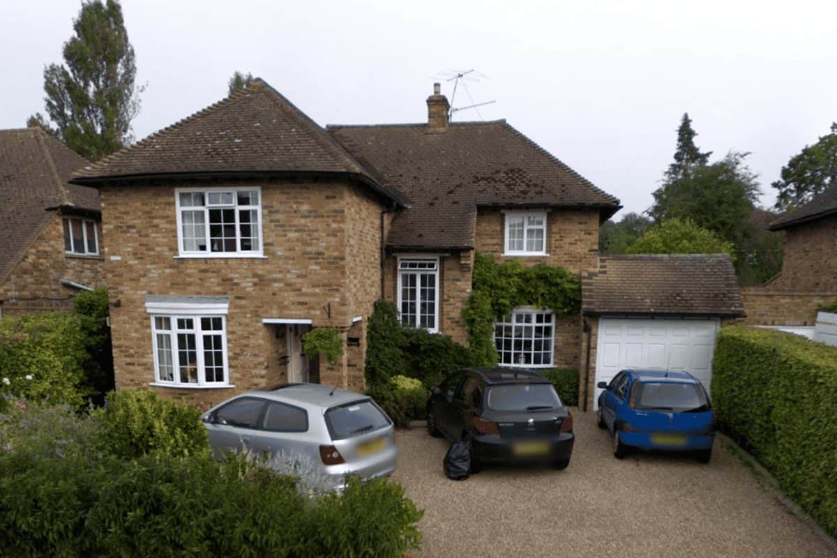 Farnham Common (SL2): two rooms and a bathroom, before