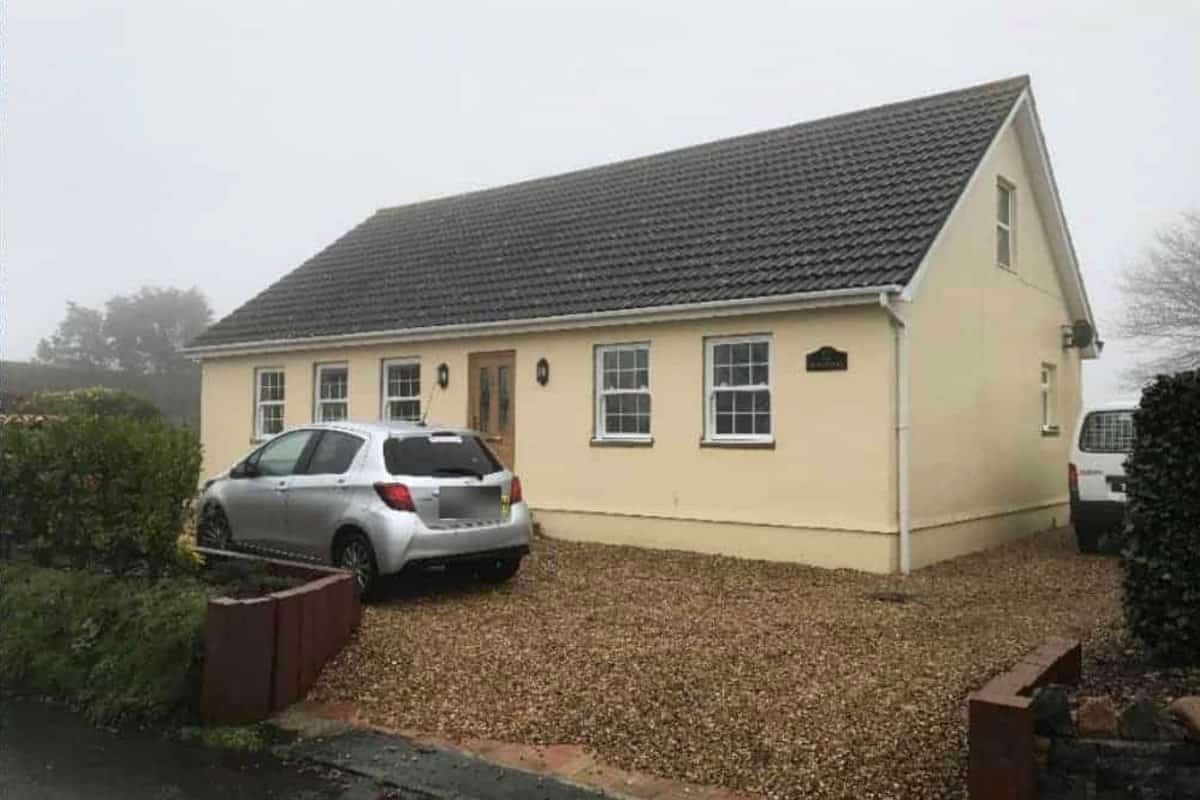 Guernsey: two rooms and two bathrooms with a Juliet balcony, before