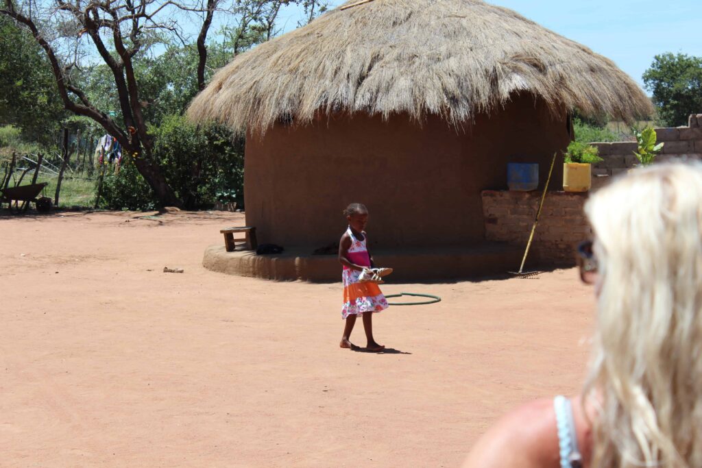 storesøster med den fine kjole på