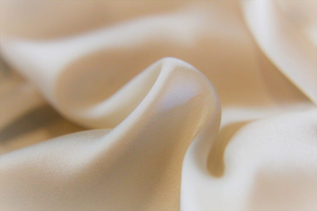 beige silke søndag